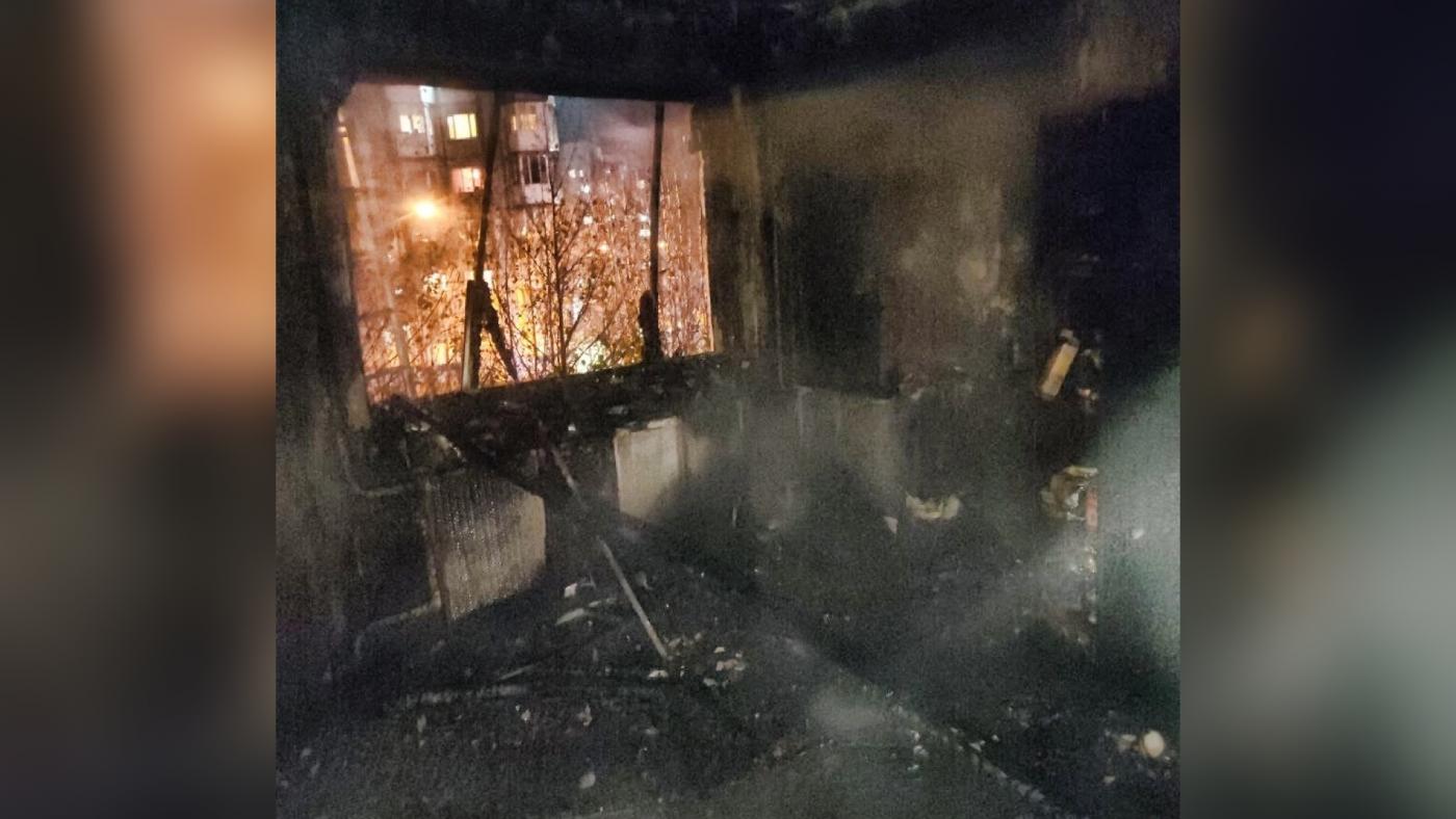 В Мурманске на Ушакова из горящей квартиры эвакуировали четырех человек
